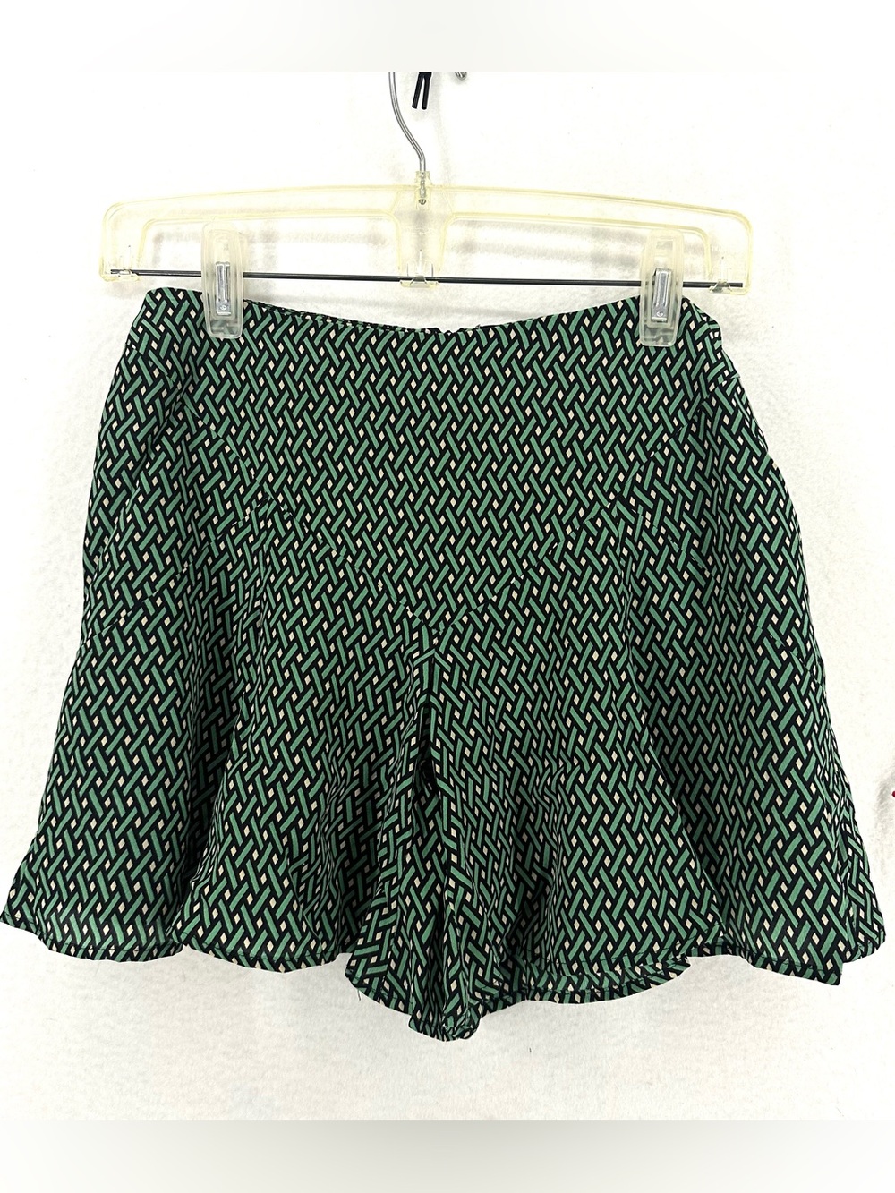 Amadi Y2K Geometric Flowy Shorts Women’s Medium Green